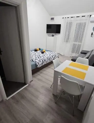 Kuzman Апартаменты Ждрелац